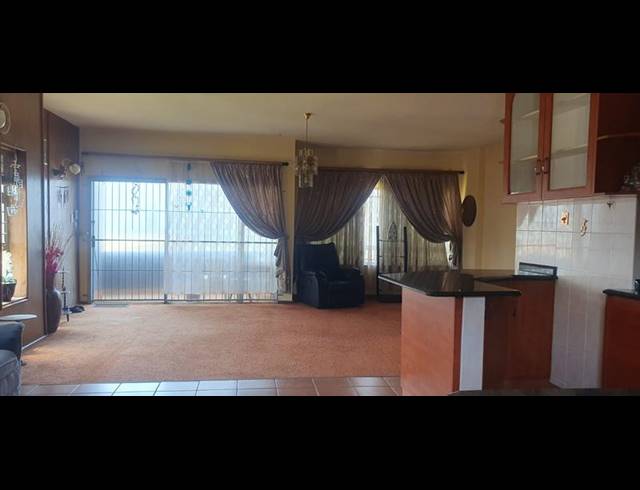 3 BEDROOM APARTMENT FOR SALE IN UMKOMAAS